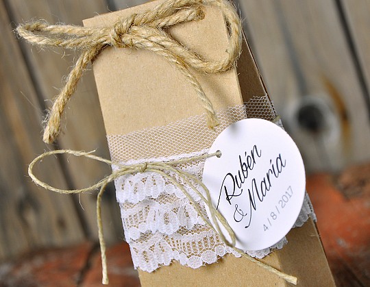 caja regalo boda keep calm & celebrate the bodorrio 03 con blonda - Weddingstudio caja-regalo-boda-keep-calm-&-celebrate-the-bodorrio-03