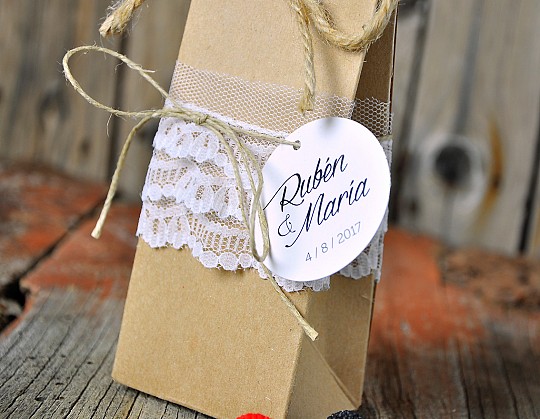 caja regalo boda keep calm & celebrate the bodorrio 04 con etiqueta redonda - Weddingstudio caja-regalo-boda-keep-calm-&-celebrate-the-bodorrio-04
