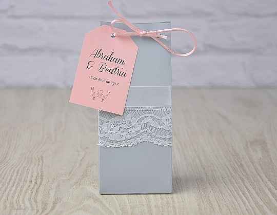 caja regalo boda nuestra favorite song 04 con blonda - Weddingstudio caja-regalo-boda-nuestra-favorite-song-04