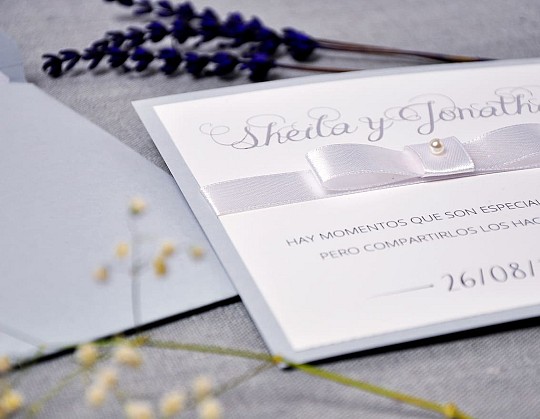 invitacion boda glamour sweet boda 02 con lazo blanco - Weddingstudio invitacion-boda-glamour-sweet-boda-02