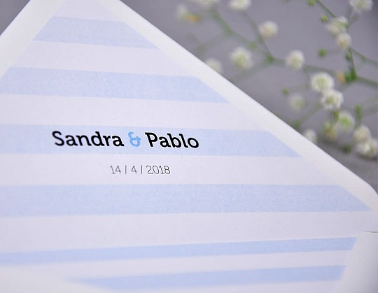 invitacion boda minimal nuestra historia 04 primer plano sobre - Weddingstudio invitacion-boda-minimal-nuestra-historia-04