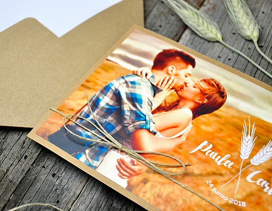 invitacion boda moderna valio la wait 11 con cordel - Weddingstudio invitacion-boda-moderna-valio-la-wait-11
