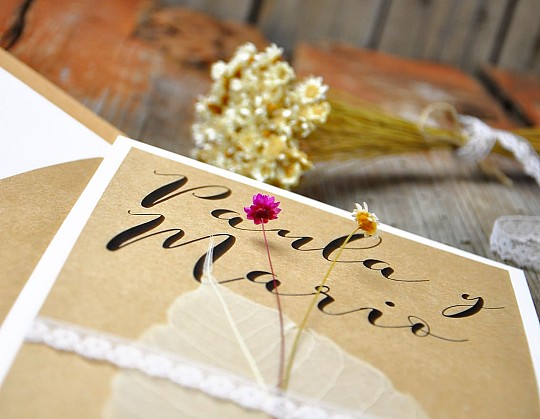 invitacion boda natura flowers para ti 11con flores fucsia y blancas - Weddingstudio invitacion-boda-natura-flowers-para-ti-11