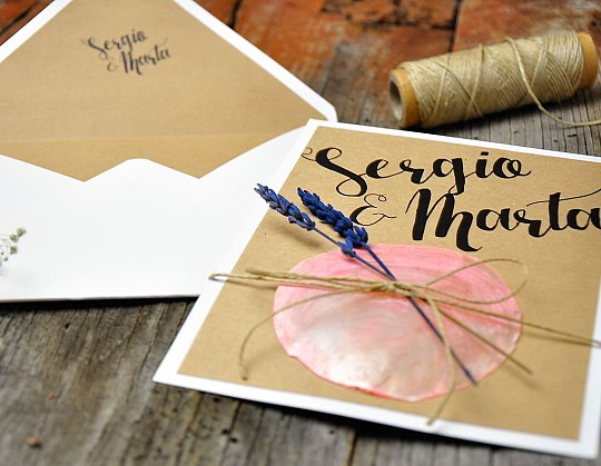 invitacion boda natura la mar de happy 02 con tipografia - Weddingstudio invitacion-boda-natura-la-mar-de-happy-02