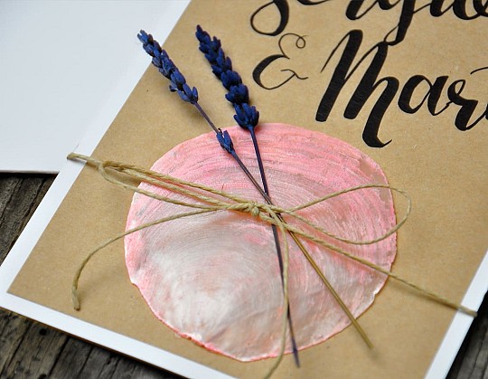 invitacion boda natura la mar de happy 08 con detalle rosa - Weddingstudio invitacion-boda-natura-la-mar-de-happy-08