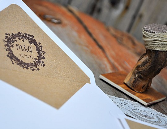 invitacion boda sello solo you and me 04 primer plano del sello del sobre blanco - Weddingstudio invitacion-boda-sello-solo-you-and-me-04