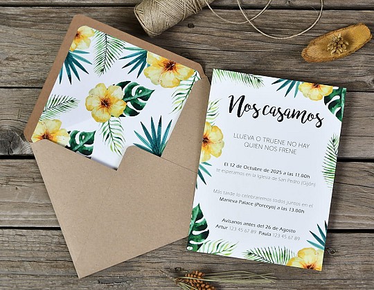 invitacion boda tropical batam 02 con sobre kraft dorso - Weddingstudio invitacion-boda-tropical-batam-02
