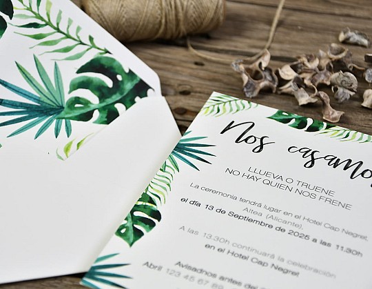 invitacion boda tropical kintamani 09 primer plano dorso con sobre blanco- Weddingstudio invitacion-boda-tropical-kintamani-09