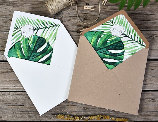 invitacion boda tropical phuket 07 sobres forrados blanco y kraft - Weddingstudio invitacion-boda-tropical-phuket-07
