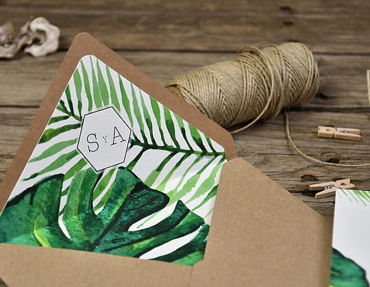 invitacion boda tropical phuket 14 primer plano forro sobre kraft - Weddingstudio invitacion-boda-tropical-phuket-14