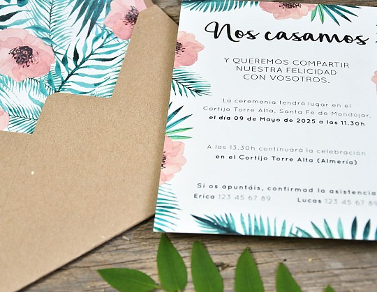 invitacion boda tropical ubud 03 con sobre kraft - Weddingstudio invitacion-boda-tropical-ubud-03