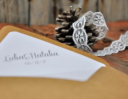 invitacion boda vintage always a tu lado 14 primer plano sobre kraft - Weddingstudio invitacion-boda-vintage-always-a-tu-lado-14