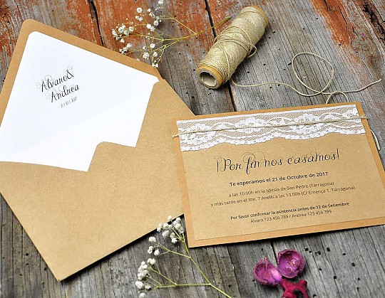 invitacion boda vintage enjoy de las pequenas cosas 02 con sobre kraft dorso - Weddingstudio invitacion-boda-vintage-enjoy-de-las-pequenas-cosas-02