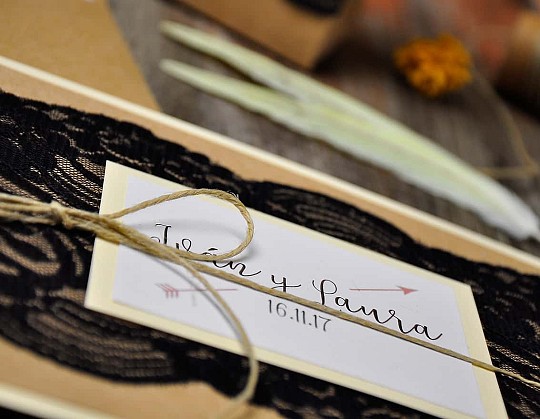 invitacion boda vintage fall in love 01 primer plano lazo - Weddingstudio invitacion-boda-vintage-fall-in-love-01