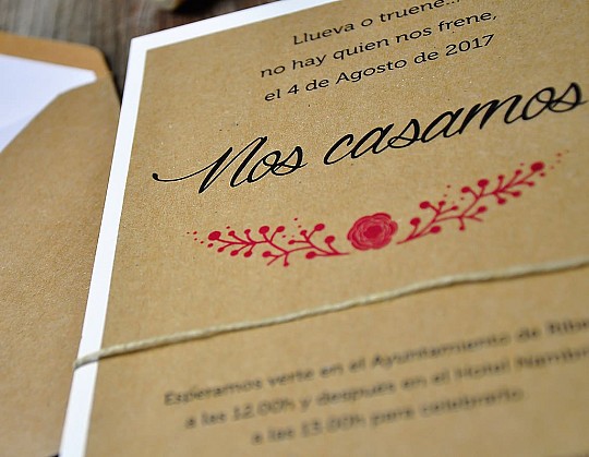 invitacion boda vintage keep calm y celebrate the bodorrio 03 con lazo dorso - Weddingstudio invitacion-boda-vintage-keep-calm-y-celebrate-the-bodorrio-03