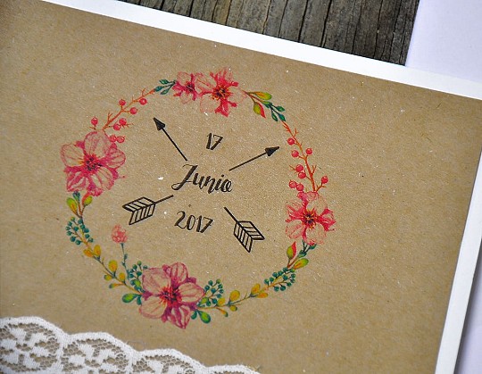 invitacion boda vintage nuestra wedding cool 02 primer plano corona de flores - Weddingstudio invitacion-boda-vintage-nuestra-wedding-cool-02