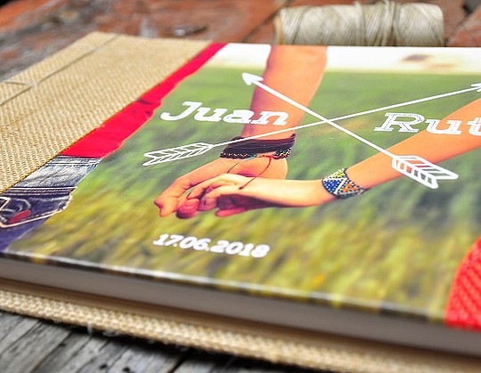 libro firmas boda juntos were rock 04 primer plano portada - Weddingstudio libro-firmas-boda-juntos-were-rock-04