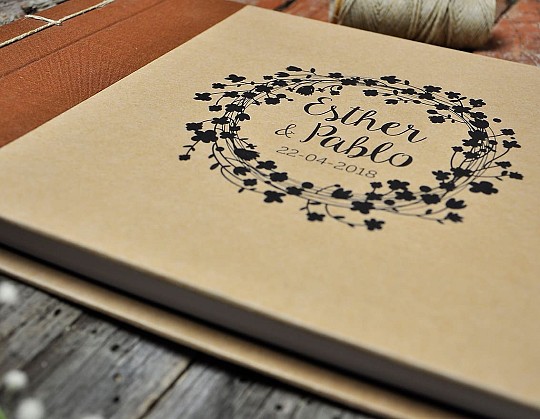 libro firmas boda solo you and me 06 primer plano corona - Weddingstudio libro-firmas-boda-solo-you-and-me-06