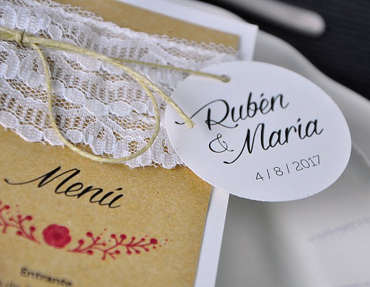 minuta-menu-boda-keep-calm-y-celebrate-the-bodorrio-01 con detalle en el cordel - Weddingstudio minuta-menu-boda-keep-calm-y-celebrate-the-bodorrio-01