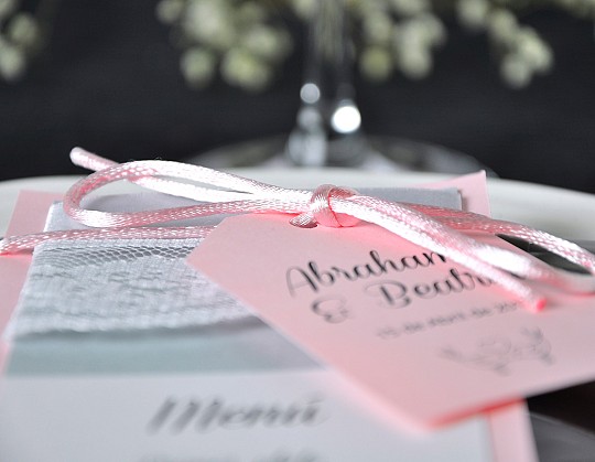 minuta menu boda nuestra favorite song 02 con cordel rosa - Weddingstudio minuta-menu-boda-nuestra-favorite-song-02